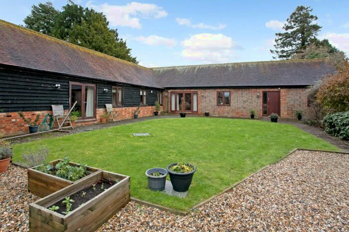 3 Bedroom Barn To Rent In Ilmer Princes Risborough, HP27