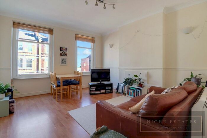 2 Bedroom Apartment To Rent In Avenue Mews, Muswell Hill, London, N10