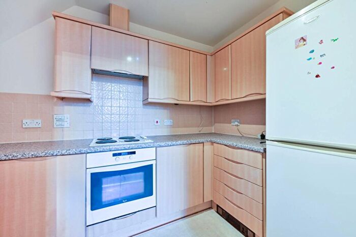 2 Bedroom Flat To Rent In Goldsworth Road, Woking, GU21