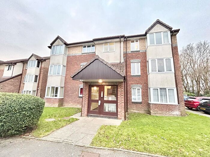 2 Bedroom Flat To Rent In Tor Close, Waterlooville, PO7