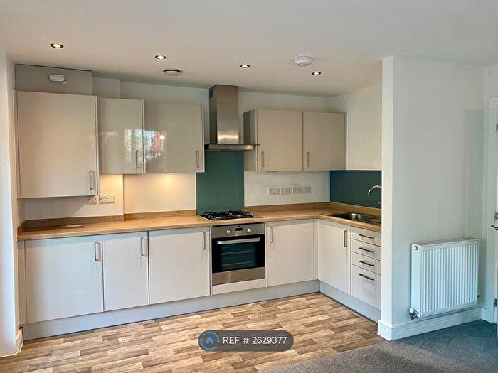 2 Bedroom Flat To Rent In Halesby Court, Halesowen, B63