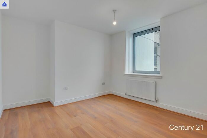 2 Bedroom Flat To Rent In Wakering Road, Barking, IG11