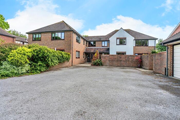 2 Bedroom Flat For Sale In Lavant Road, Chichester, West Sussex, PO19