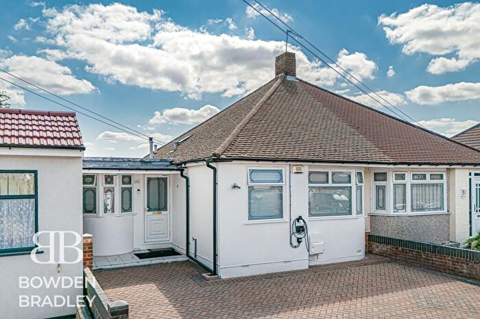 3 Bedroom Semi-Detached Bungalow For Sale In Strafford Avenue, Ilford, IG5