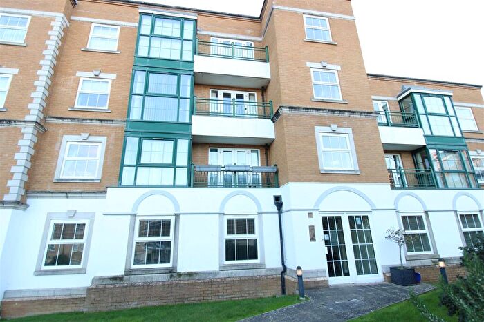 3 Bedroom Apartment For Sale In Medina Gardens, Cowes, PO31