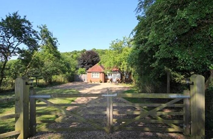 2 Bedroom Detached Bungalow To Rent In Deanfield, Saunderton, HP14