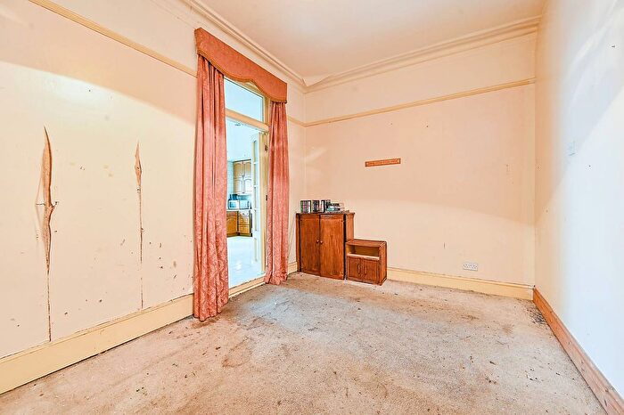 6 Bedroom Property For Sale In Greenford Avenue, Hanwell, London, W7