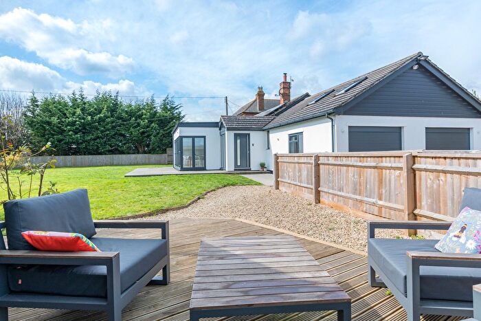 4 Bedroom Bungalow For Sale In Claydon Road Hogshaw, Buckinghamshire, MK18