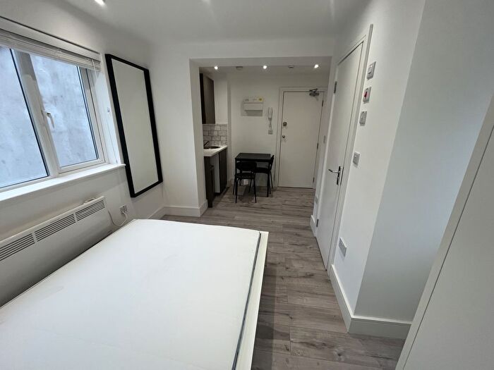 Studio To Rent In Coopers End, CM24