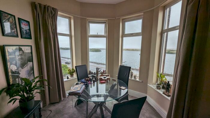 2 Bedroom Flat To Rent In Promenade, Southport, PR9