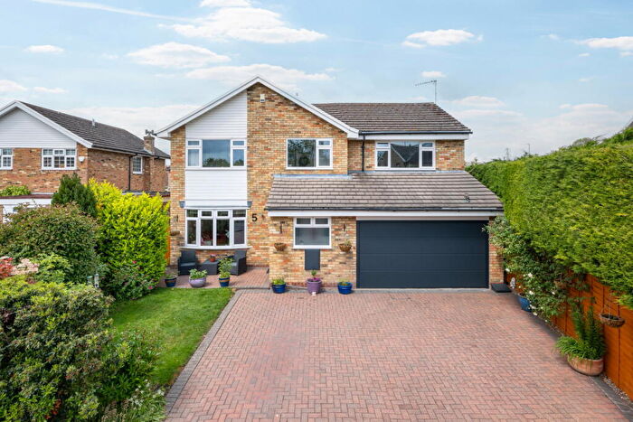 5 Bedroom Detached House For Sale In Cheyne Close, Pitstone, Buckinghamshire, LU7