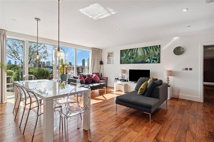 3 Bedroom Flat To Rent In Grand Canal Apartments, De Beauvoir Crescent, N1