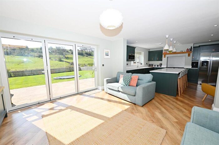 4 Bedroom Detached House For Sale In Park Lane, Middleham, DL8