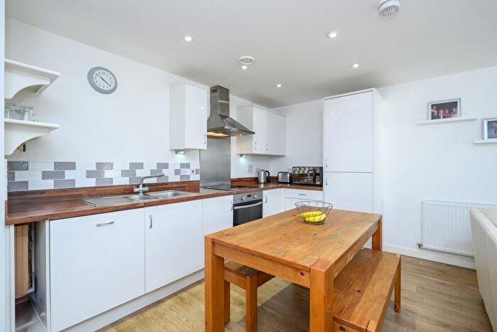 2 Bedroom Flat For Sale In Beech House, Molesey Road, Hersham Walton On Thames, KT12