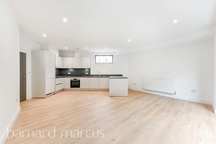 3 Bedroom Flat For Sale In Acacia Road, London, SW16
