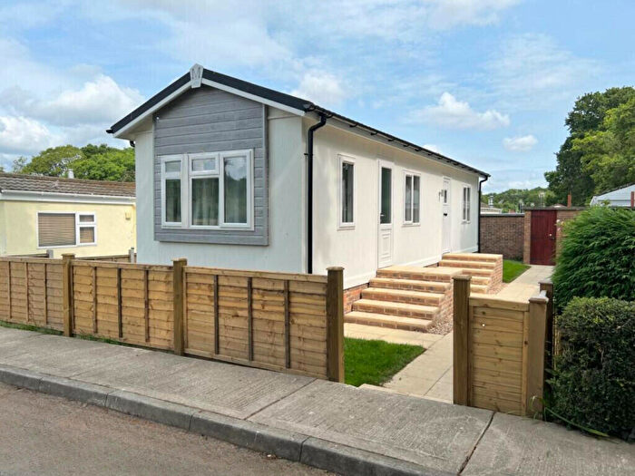 1 Bedroom Park Home For Sale In Southampton, Hampshire, SO45