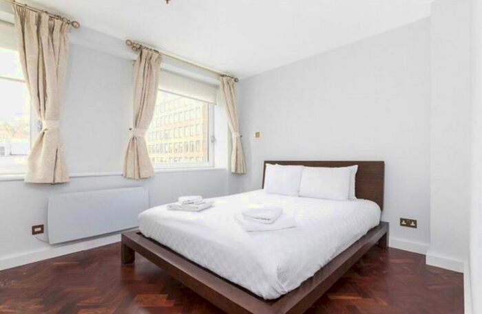 2 Bedroom Flat To Rent In Lambs Conduit Street, Holborn, WC1N