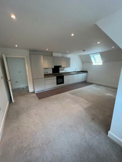 2 Bedroom Flat To Rent In **Modern Bedroom Apartment In Ashley Cross** &#;. Pcm - Open To Offers!!, BH14