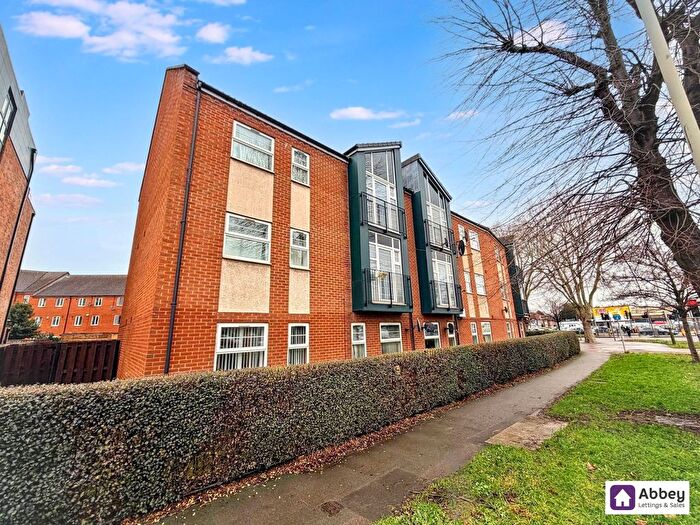 2 Bedroom Flat For Sale In Montvale Gardens, Leicester, LE4
