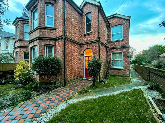 1 Bedroom Apartment To Rent In Boundary Road, Worthing, BN11