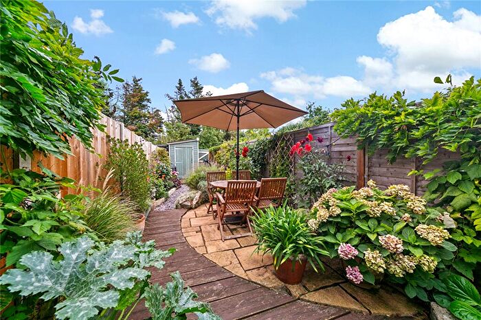 2 Bedroom Maisonette For Sale In Kingsway, East Sheen, SW14