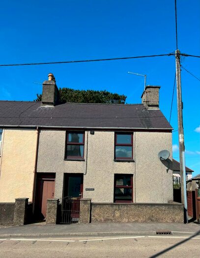 2 Bedroom Terraced House To Rent In Morannedd, Y Ffor, Pwllheli, LL53