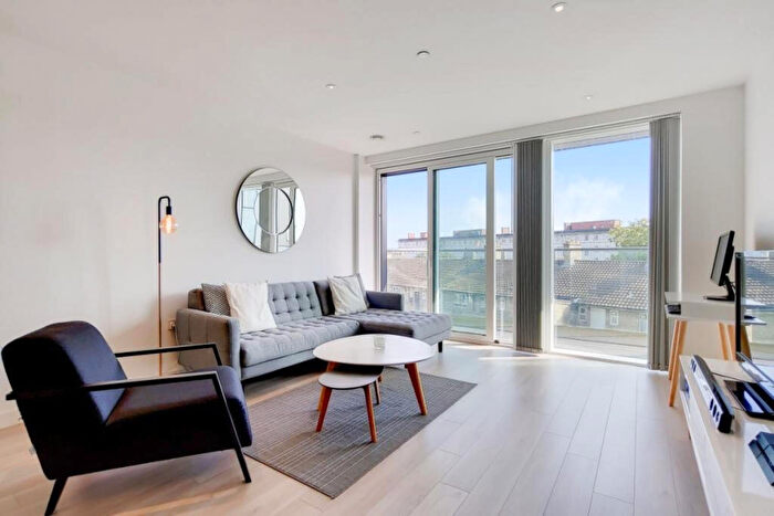 2 Bedroom Flat For Sale In Woodberry Down, Manor House, London, N4
