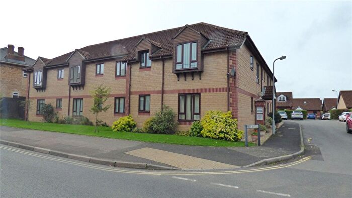 2 Bedroom Flat For Sale In Mow Barton, Martock, Somerset, TA12