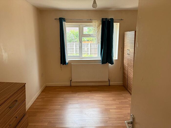 2 Bedroom Maisonette To Rent In Carnarvon Drive, Hayes, UB3