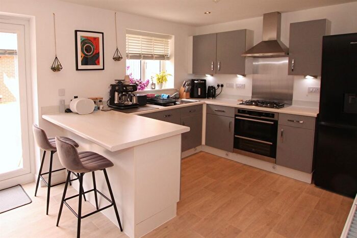 3 Bedroom Detached House To Rent In Taylor Avenue, HU16