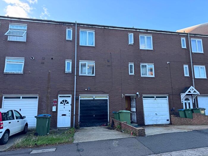 3 Bedroom Town House For Sale In Vicarage Park, London, SE18