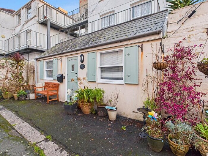 2 Bedroom Flat To Rent In Marine Parade, Worthing, BN11