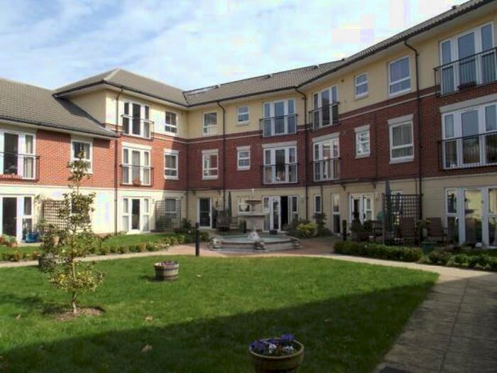 1 Bedroom Apartment To Rent In Hebron Court, Hill Lane, SO15
