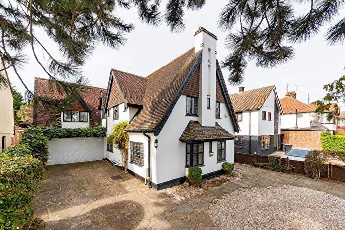 5 Bedroom Detached House For Sale In New Bedford Road, Luton, LU3