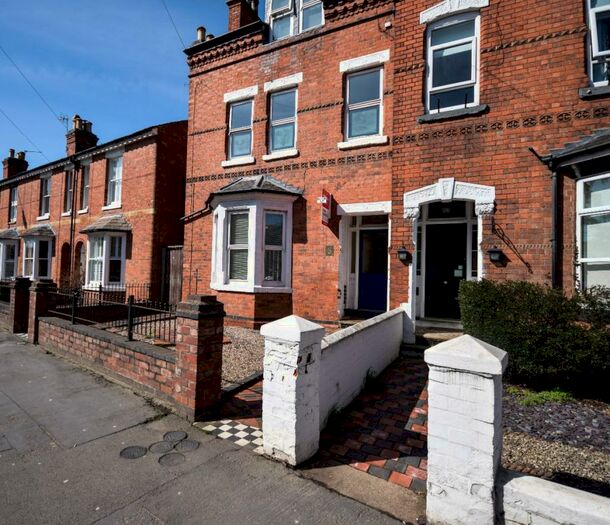 1 Bedroom Apartment To Rent In Evesham Place, CV37