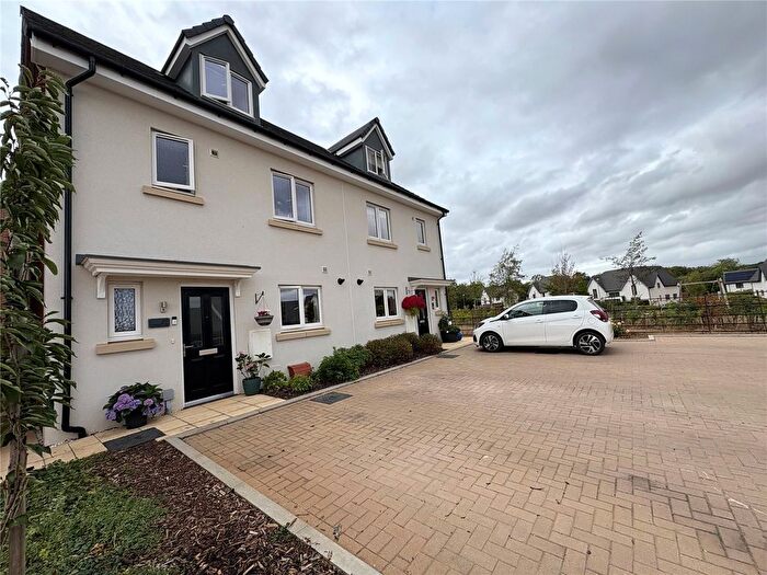 4 Bedroom Semi-Detached House For Sale In Wenlock Way, Daventry, Northamptonshire, NN11