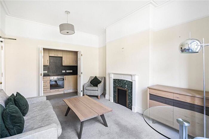 1 Bedroom Apartment To Rent In Walton Crescent, Oxford, Oxfordshire, OX1