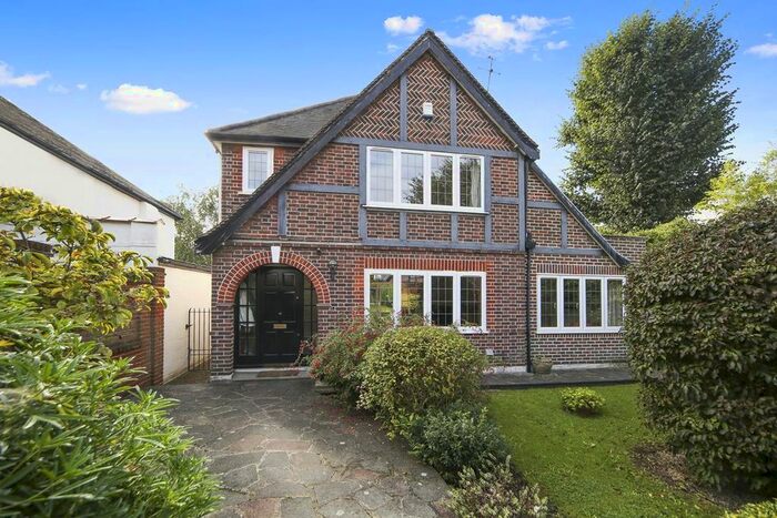 4 Bedroom Detached House To Rent In Ember Farm Way, East Molesey, KT8