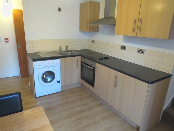 2 Bedroom Apartment To Rent In Common Road, Birkby, Huddersfield, HD1