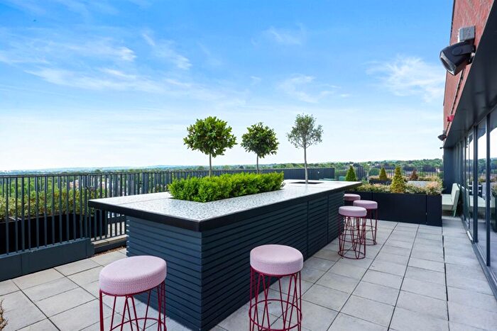 3 Bedroom Flat To Rent In Sutton Court Road, Sutton, SM1