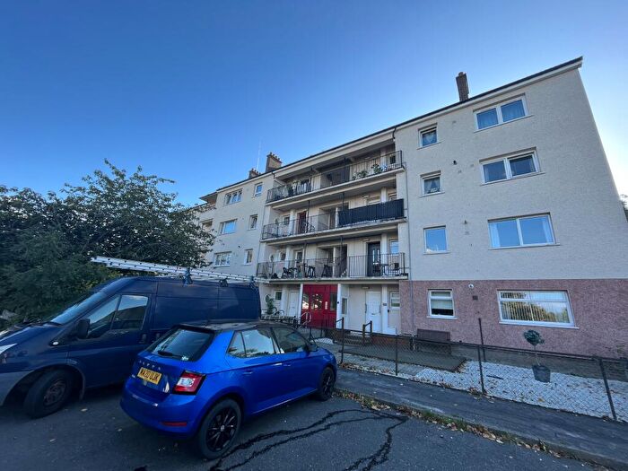 3 Bedroom Apartment To Rent In Kerrycroy Avenue, Glasgow, G42