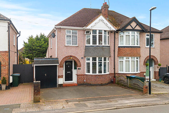 3 Bedroom Semi Detached House For Sale In Seedfield Croft, Coventry, CV3