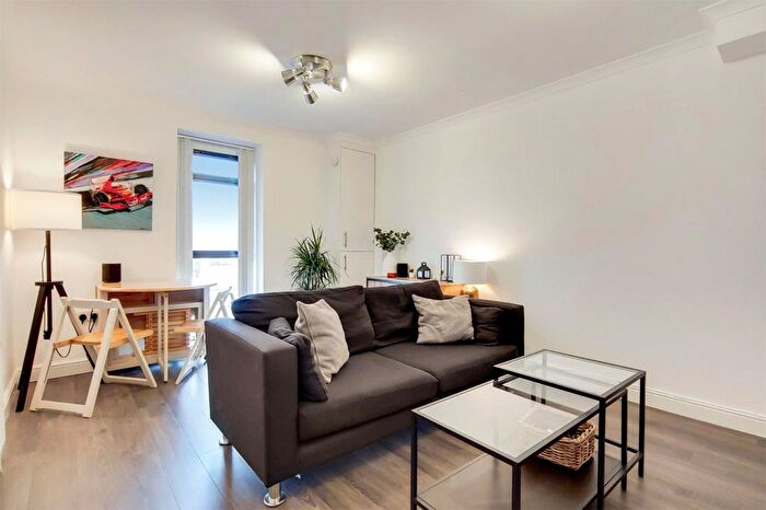 2 Bedroom Flat To Rent In North End Road, London, SW6