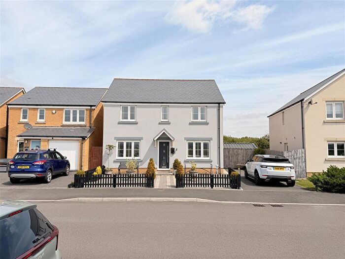 4 Bedroom Detached House For Sale In Ffordd Y Meillion, Llanelli, SA15