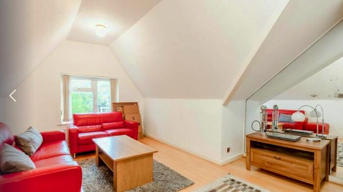 2 Bedroom Flat To Rent In Flat, Coolhurst Road, N8