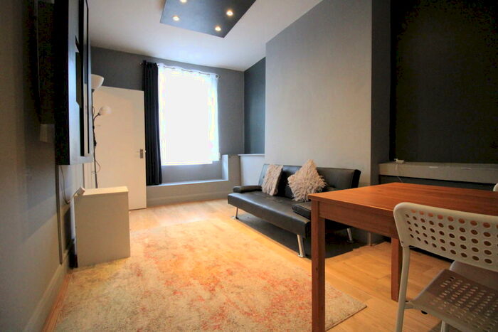 1 Bedroom Apartment To Rent In Kingsland High St, London, E8