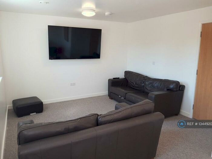 5 Bedroom Flat To Rent In Columbia Lodge, Southampton, SO16