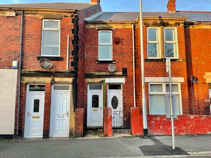 2 Bedroom Flat To Rent In St. Albans Crescent, Gateshead, NE10