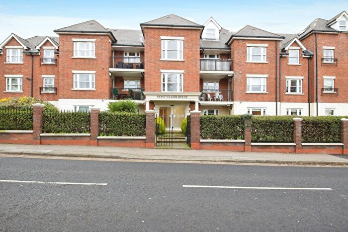 2 Bedroom Flat To Rent In Manor Road, Chigwell, IG7