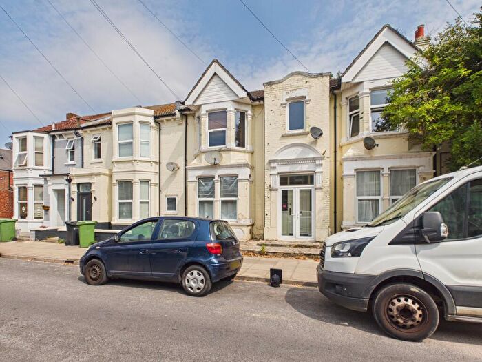 1 Bedroom Flat For Sale In Hewett Rd, North End, Portsmouth, PO2
